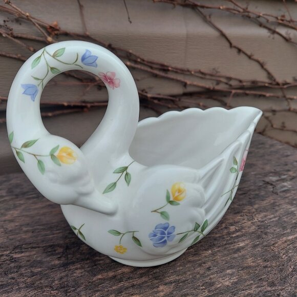 Johnson Bros Summer Chintz Swan Series 4 Cream Jug 6 1/2" - Picture 1 of 4